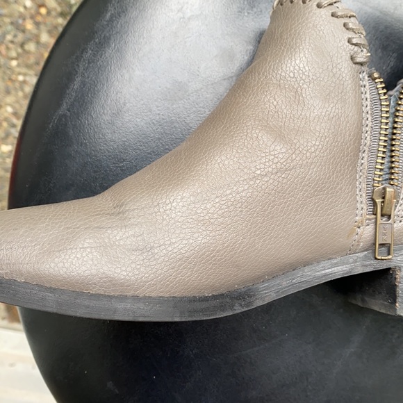 Boots - Picture 5 of 7